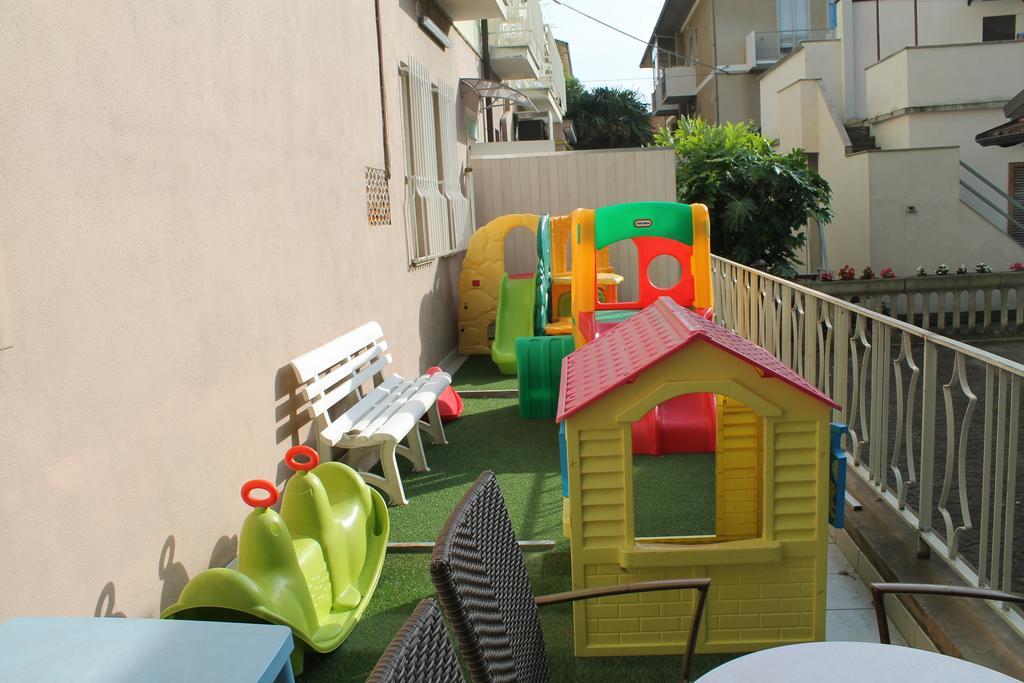 Hotel Sant'Elena Ρίμινι Εξωτερικό φωτογραφία