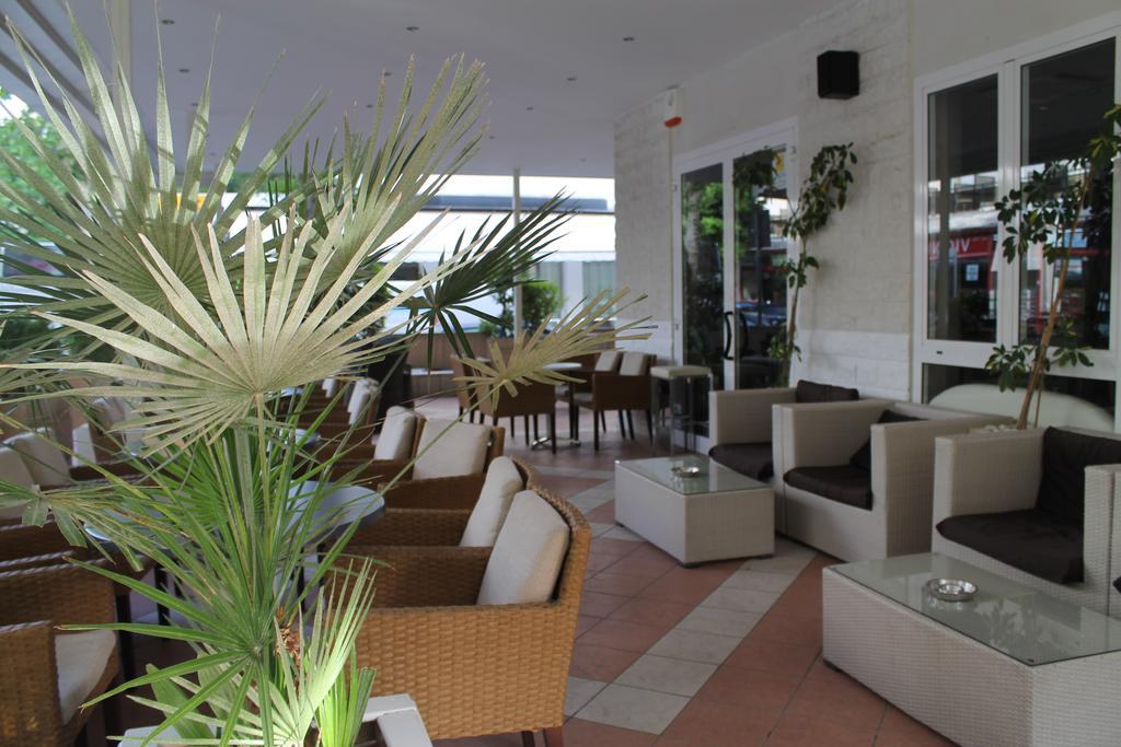 Hotel Sant'Elena Ρίμινι Εξωτερικό φωτογραφία